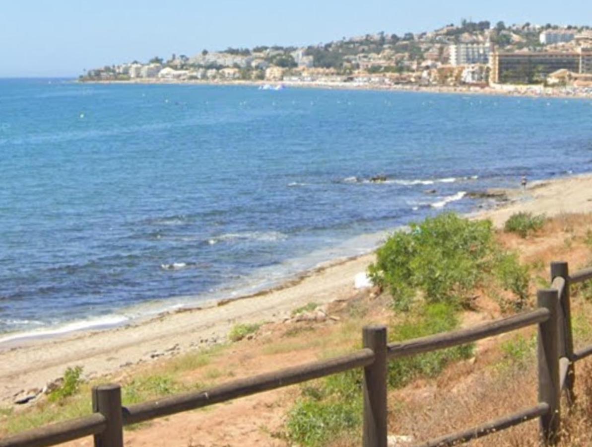 Frente A La Playa. Vistas Al Mar. La Cala De Mijas Apartment Malaga Bagian luar foto